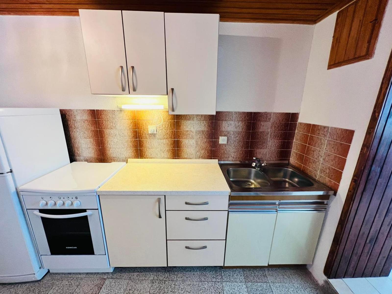 Sea Breeze Apartments With Private Beach And Boat Anchorage Stara Novalja Room photo